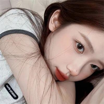 昂首挺胸